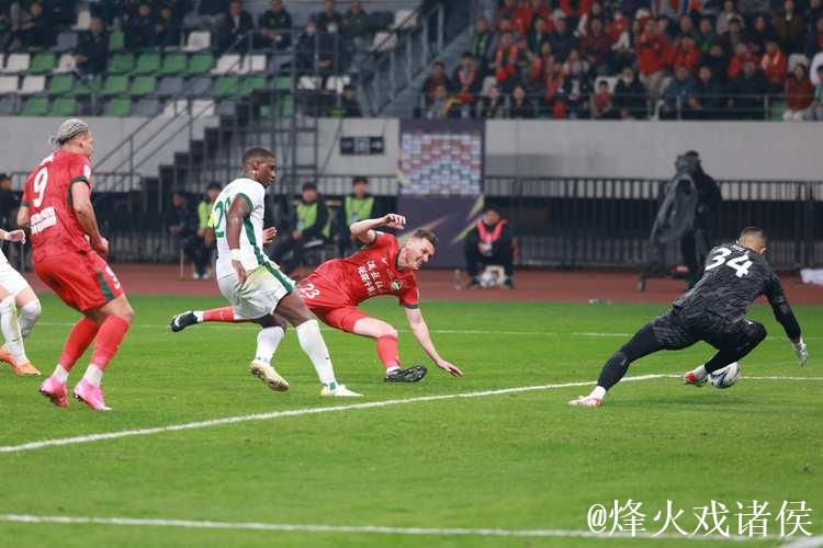 河南两万球迷乘绿皮火车奔赴苏州观足协杯决战